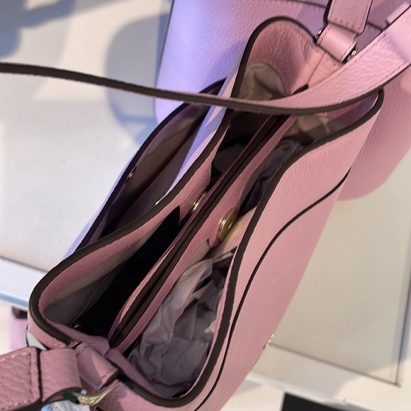 Kate Spade Leila Small Bucket Bag
COLOR:
Quartz Pink
NWT - Picture 13 of 16